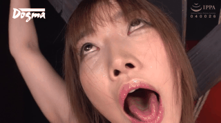 美形お姉さんの丹羽すみれちゃんが拘束されての拷問プレイでアヘアヘ感じているのがエロい！