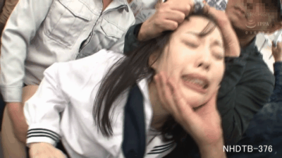 可愛い女子校生が男達に囲まれて痴漢されてしまい次から次へと男達にハメられる輪姦で泣きながら逝かされるのがエロい!