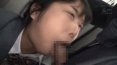 電車に乗った制服美少女が痴漢師たちに喉奥イラマチオされて顔面ドロドロにされてしまうのがエロい!