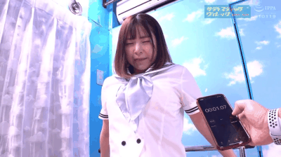 マジックミラーで女子大生がガニ股での顔面騎乗クンニを賞金のために我慢しようと頑張るのがエロい!