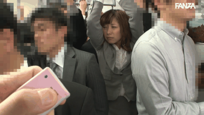 可愛いお姉さんが痴漢に媚薬リモバイを挿入されて嫌なのに無理矢理感じさせられて逝かされているのがエロい！